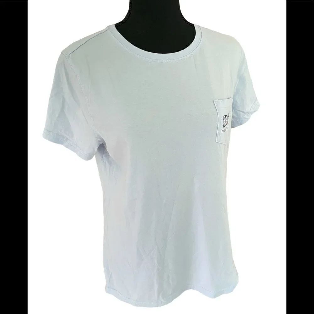 Vineyard Vines light blue whale pocket tee, size M.